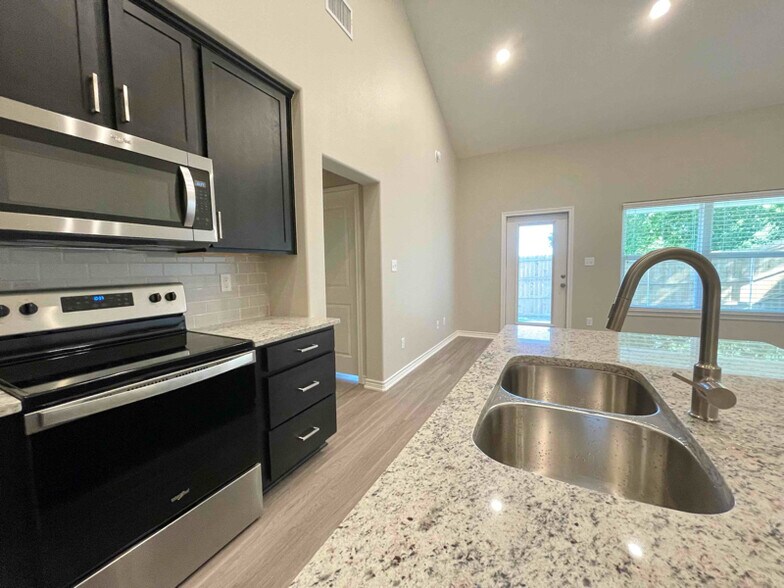 Building Photo - 14552 County Rd 2191