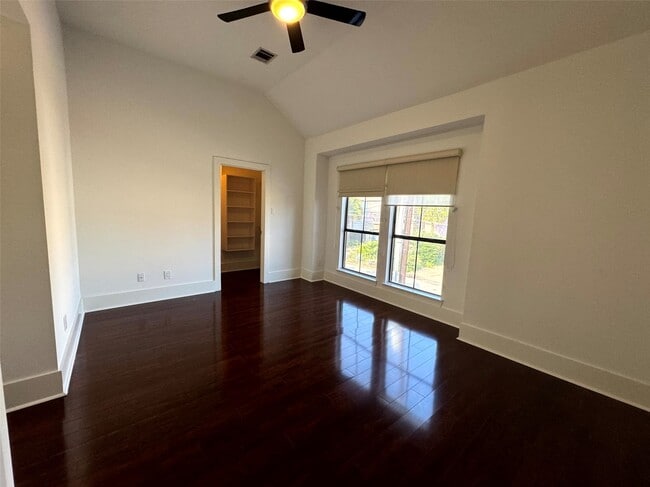 Building Photo - 824 Birdsall St