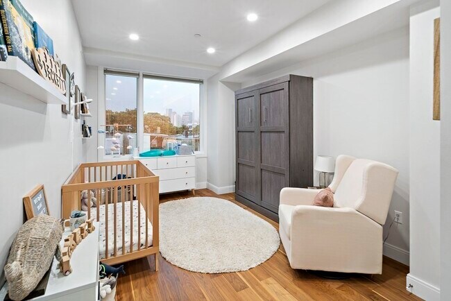 Building Photo - 303 Sumner St