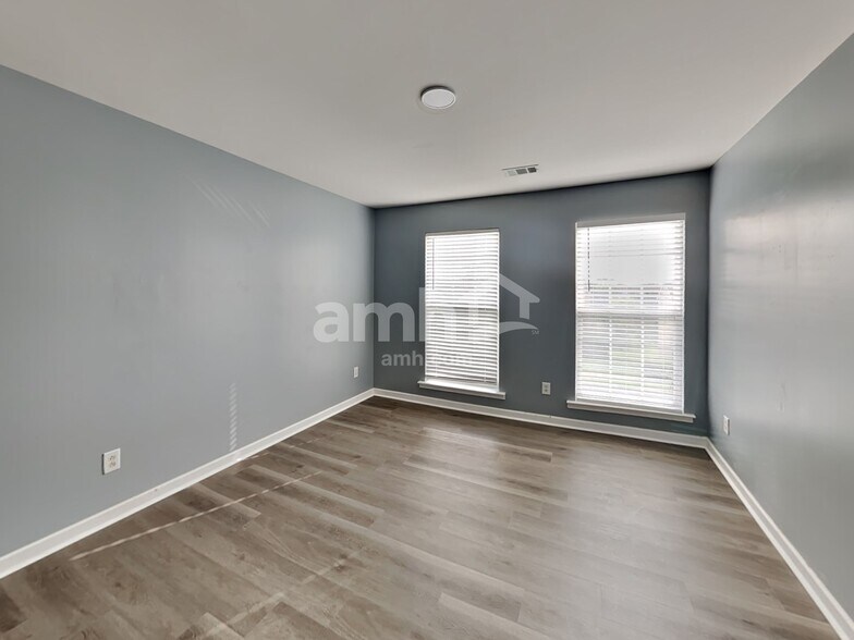 Building Photo - 116 Camerado Ln