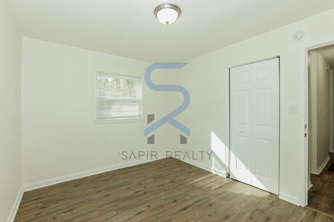 Building Photo - Move-In Ready 3BR in the Established Adamsville Community