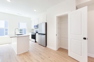 Building Photo - Newly Constructed 3/3.5 located in Chosewood Park!