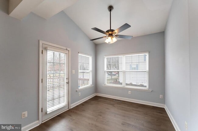 Building Photo - 43792 Sunset Terrace