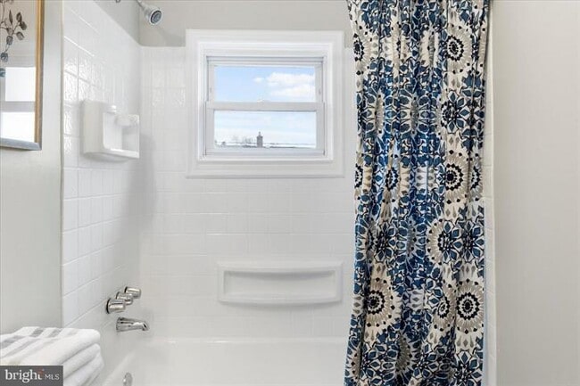 Building Photo - 403 Edmunds Way
