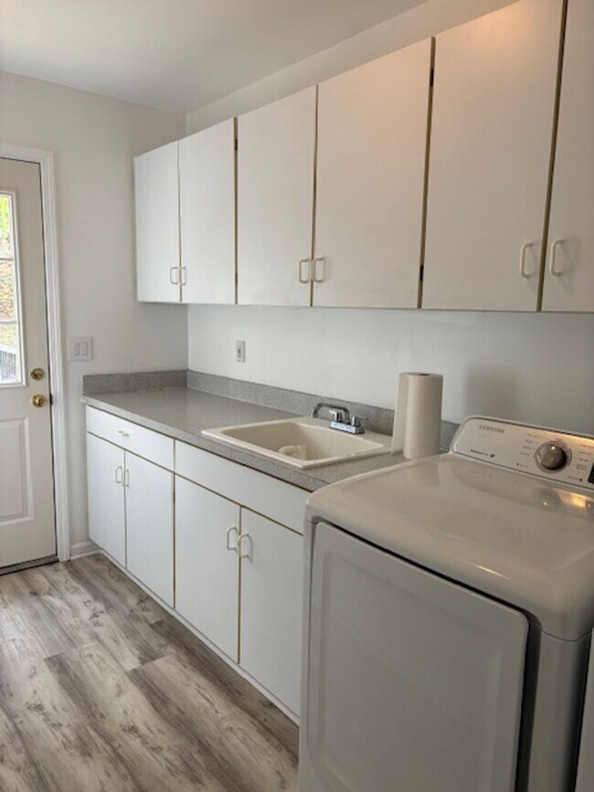 Building Photo - STUNNING LAKE VIEWS, BRIGHTON 3 BEDROOM HOME