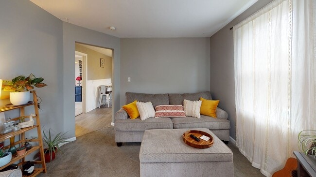 Building Photo - 2-Bedroom, 1-Bath Single-Family Home with Integral Garage and Renovated Interior for Rent