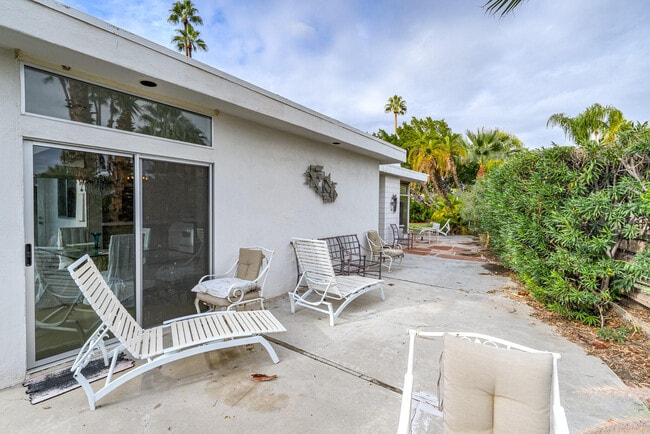 Building Photo - 866 N Topaz Cir