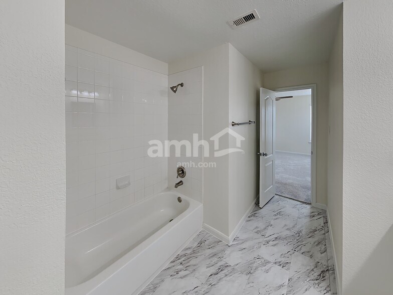 Building Photo - 18735 Westgate Park Dr