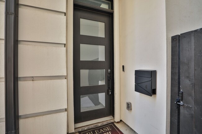 Building Photo - 5704 Fairdale Ln