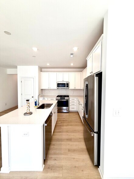 Building Photo - 265 Sweetbay Tree Dr