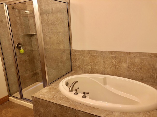 Building Photo - 905 Alley A