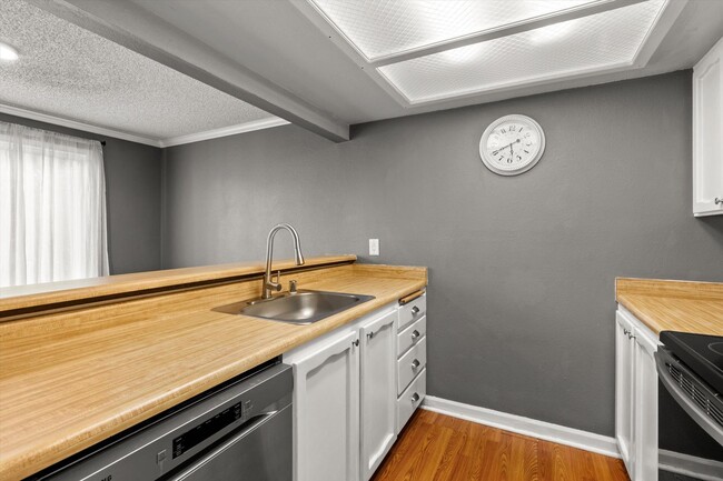 Building Photo - Spacious 2-bed 2-bath condo in Everett