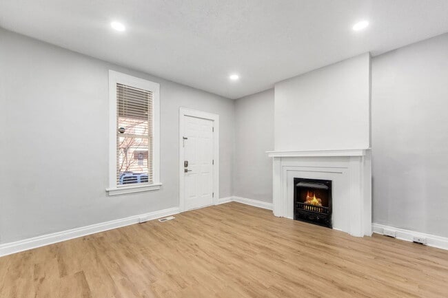 Building Photo - 424 E Mithoff St