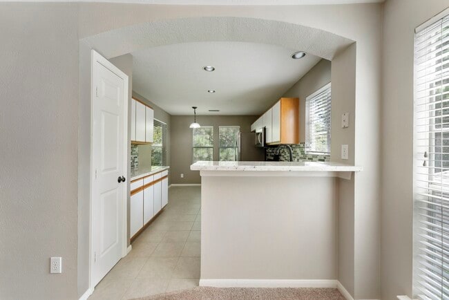 Building Photo - 17 N Spiral Vine Cir
