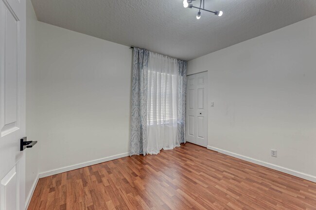 Building Photo - 4207 NW 42nd Terrace