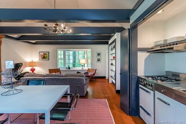 Building Photo - 5 Stone House Rd