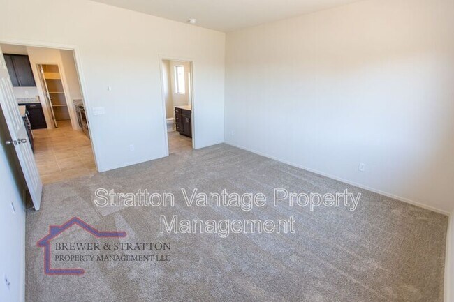 Building Photo - 18473 N Lakeside Dr