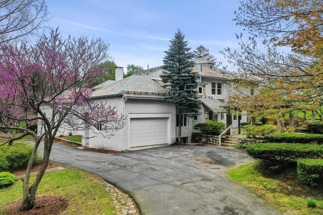 Building Photo - 12 Summit Rd