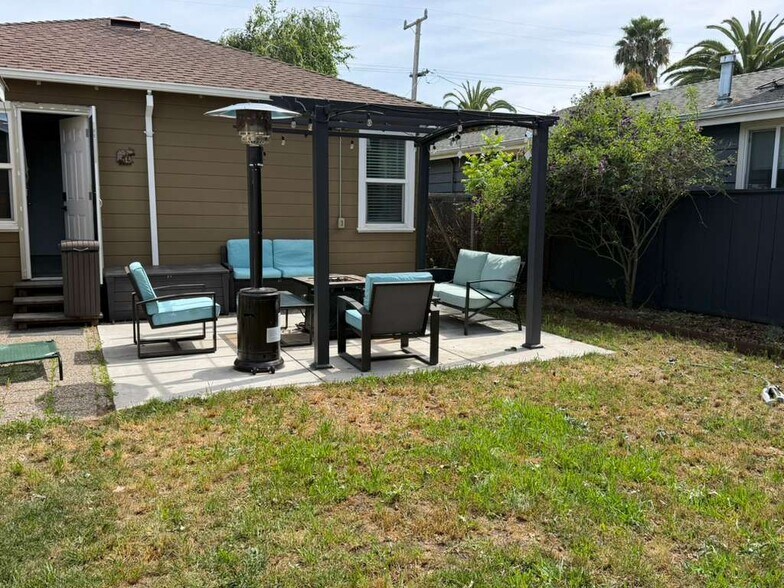 Building Photo - 725 3rd Ave