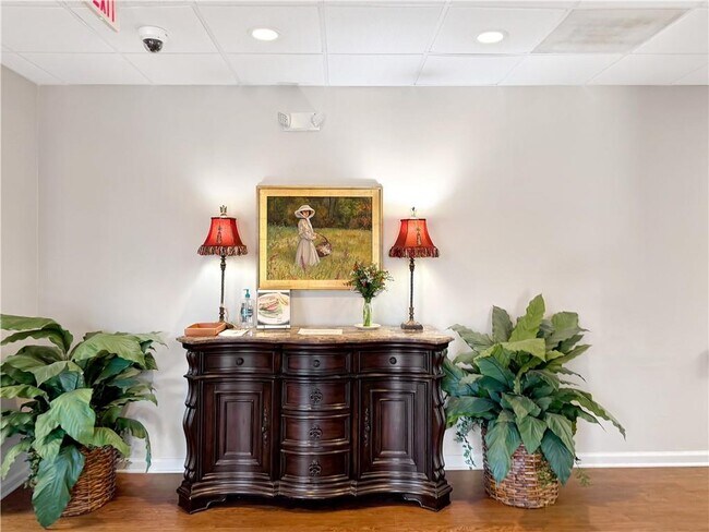 Building Photo - 475 Mount Vernon Hwy NE