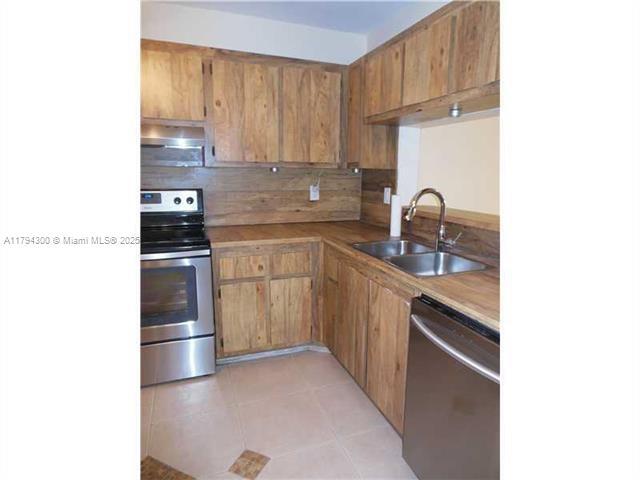 Building Photo - 8510 SW 149th Ave