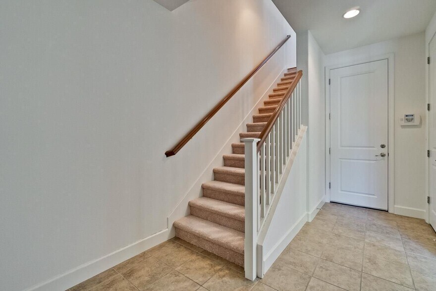 Building Photo - 1056 Duane Ct