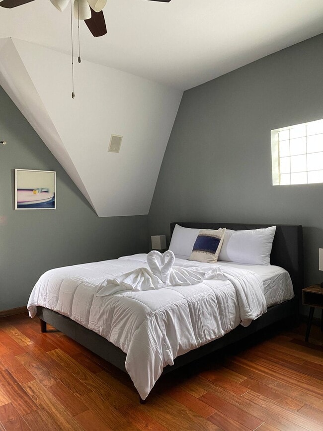 Building Photo - 419 E Oakwood Blvd