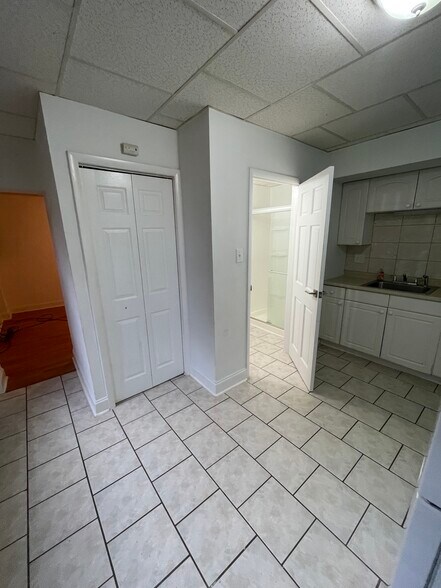 Building Photo - 4670 James St