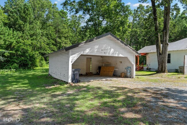 Building Photo - 3 Bedroom 2 Bathroom Home in Plain Dealing