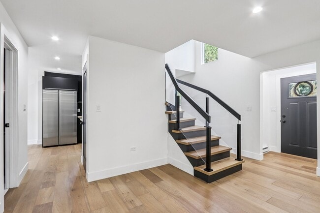 Building Photo - 732 Warrior Dr