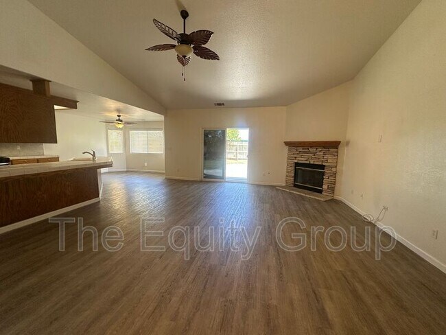 Building Photo - 2322 E Beech Ct