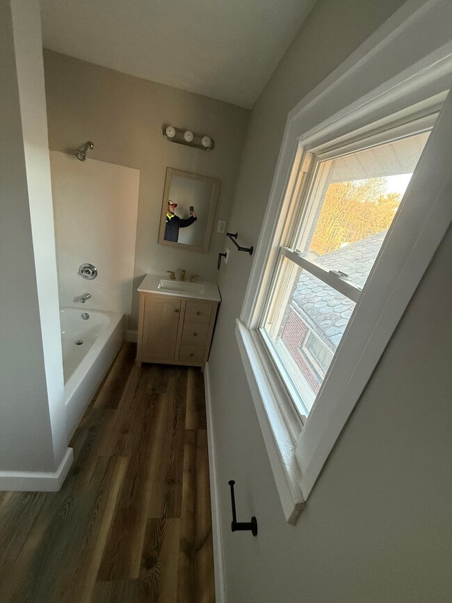 Building Photo - 533 Fairwood Ave