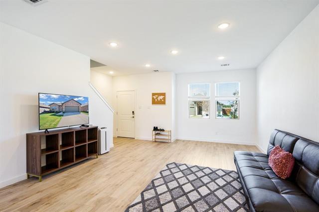 Building Photo - 2608 Ontario Dr