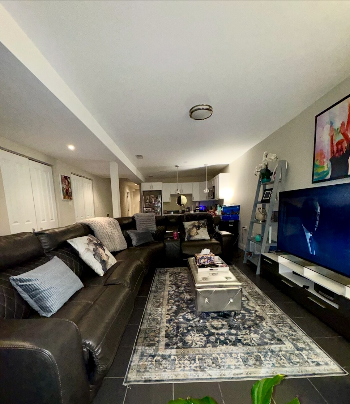 Living - 4345 S Berkeley Ave