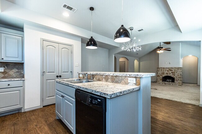 Building Photo - Gorgeous Home in Cooper District