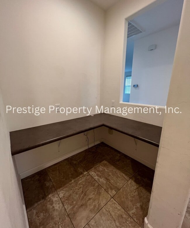 Building Photo - Dont Miss This Spacious Northwest home!!!