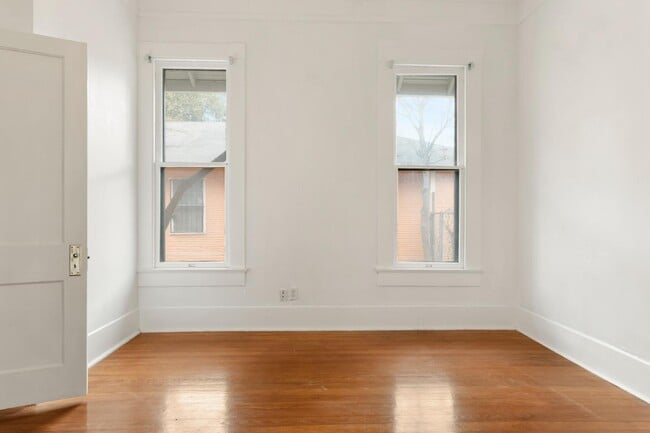 Building Photo - 1122 W Summit Ave.