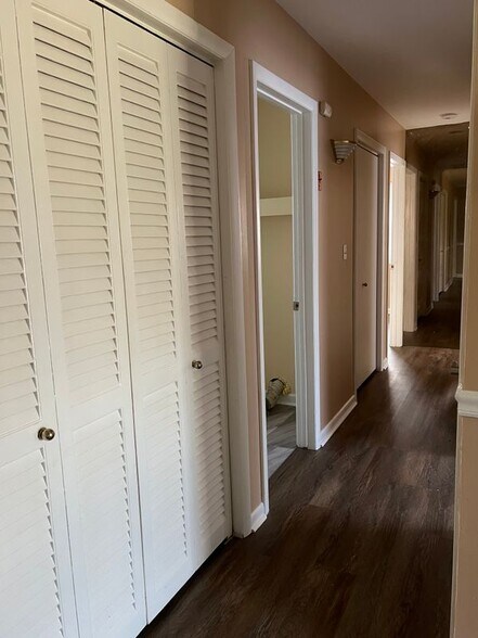 Building Photo - 708 Stiles Cir