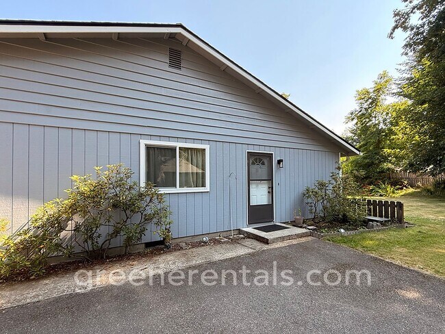Building Photo - 7625 Trails End Dr SE
