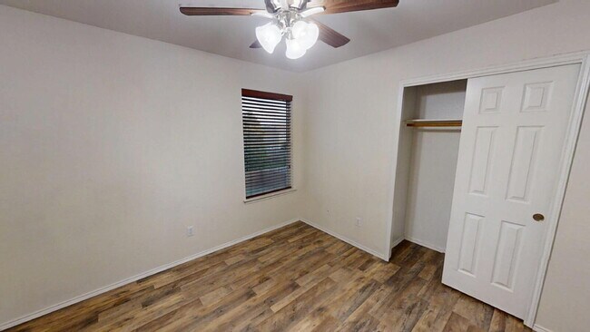 Building Photo - "Spacious 4-Bedroom Gem with 2.5 Baths and...