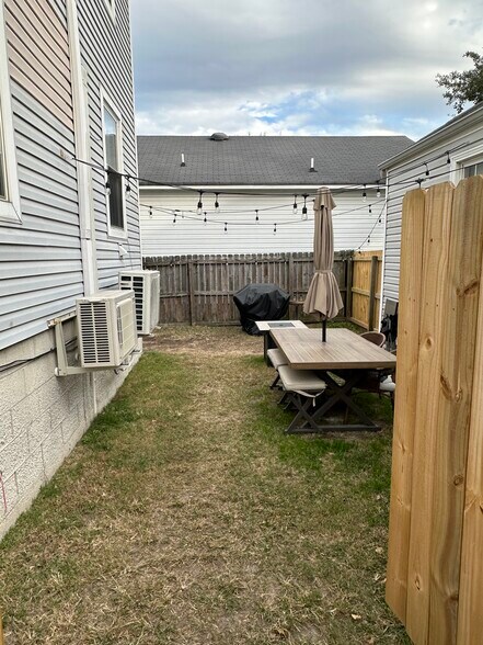 Building Photo - 9604 19th Bay St