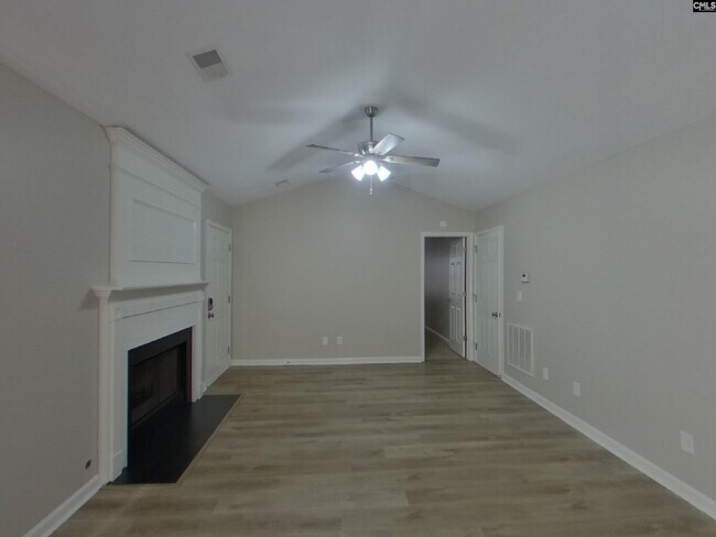 Building Photo - 562 Chisolm Way