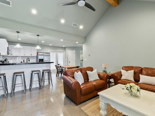 Building Photo - 6301 Hunterwood Dr
