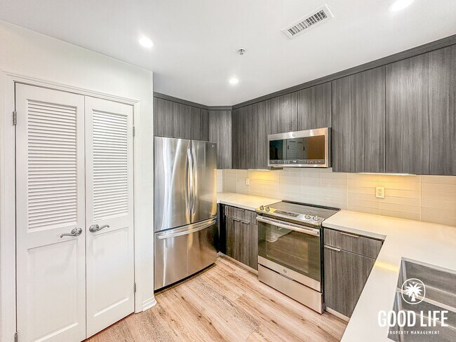 Building Photo - SD: Luminous 3BD/2BA Corner Unit in Little Italy with City Views, W/D & Private Balcony