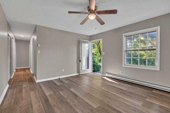 Building Photo - $2200 — 4 bedroom 2 bath House Student and...