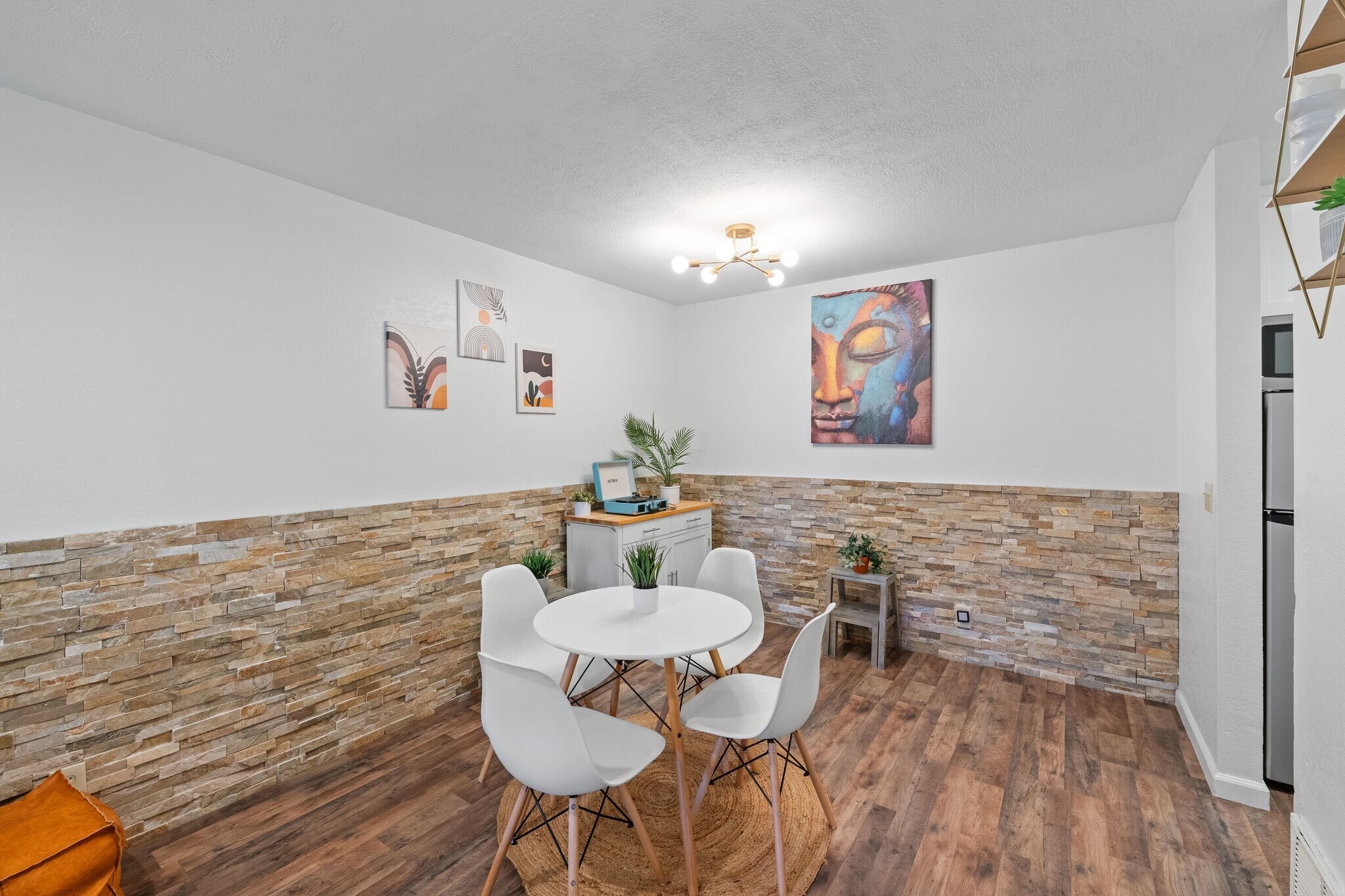 Building Photo - 510 N Villa Ct