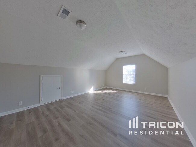 Building Photo - 8005 Penbrook Dr