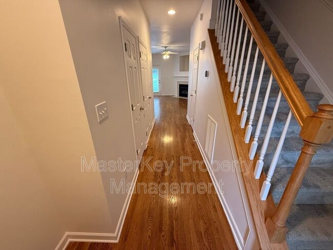 Building Photo - 5420 Goldenglow Way