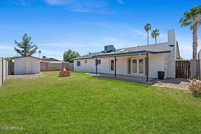 Building Photo - 1664 E Del Rio Dr