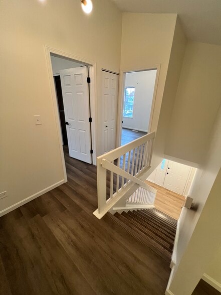 Building Photo - 666 Mariner Dr